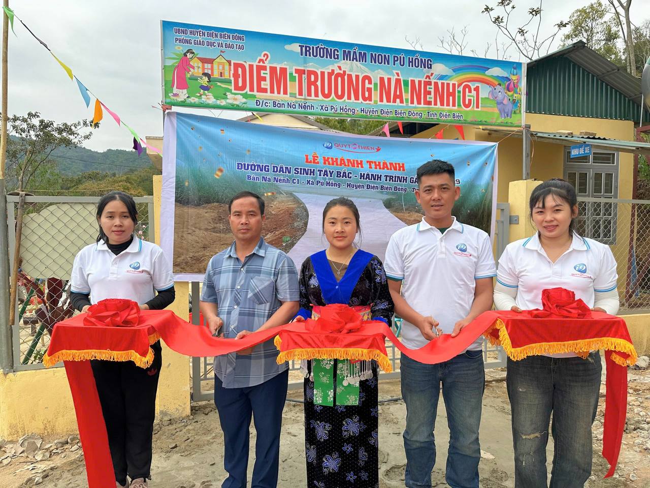 Hình ảnh đội ngũ hỗ trợ khách hàng 24/7 của nêw88, luôn sẵn sàng phục vụ